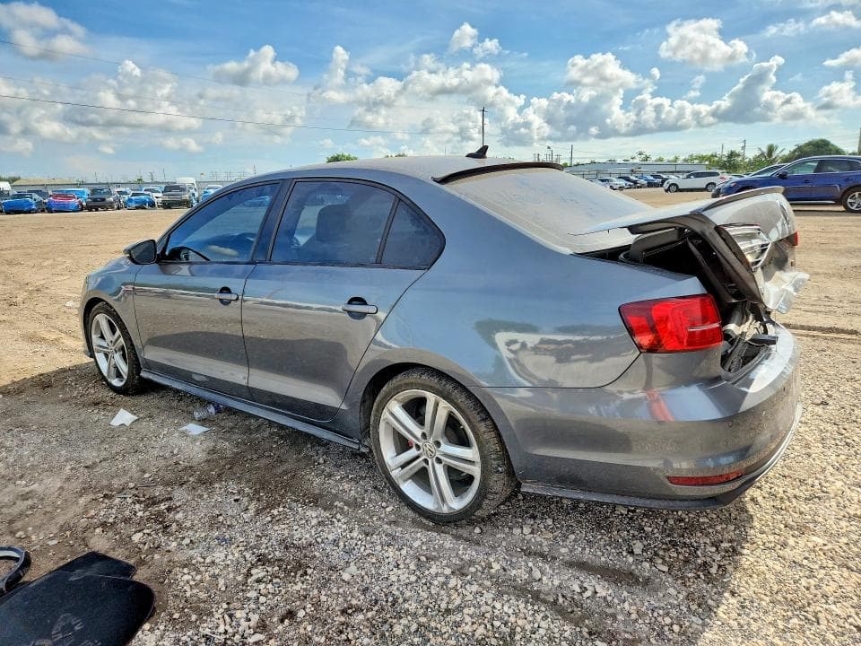2017 VOLKSWAGEN JETTA GLI 2