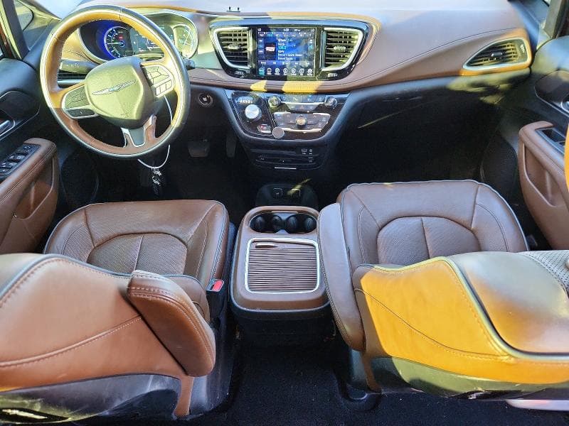 2018 CHRYSLER PACIFICA HYBRID LIMITED 8