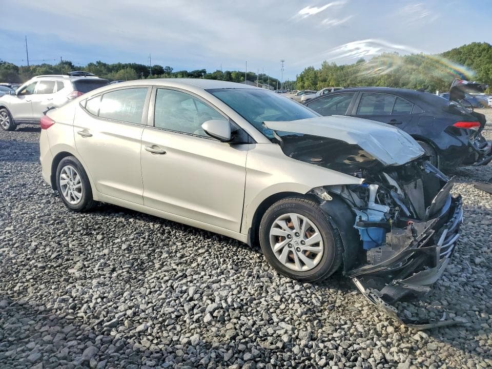 2018 HYUNDAI ELANTRA SE 4