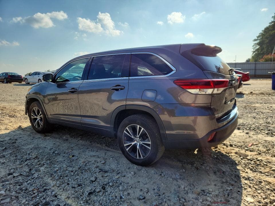 2017 TOYOTA HIGHLANDER LE 2