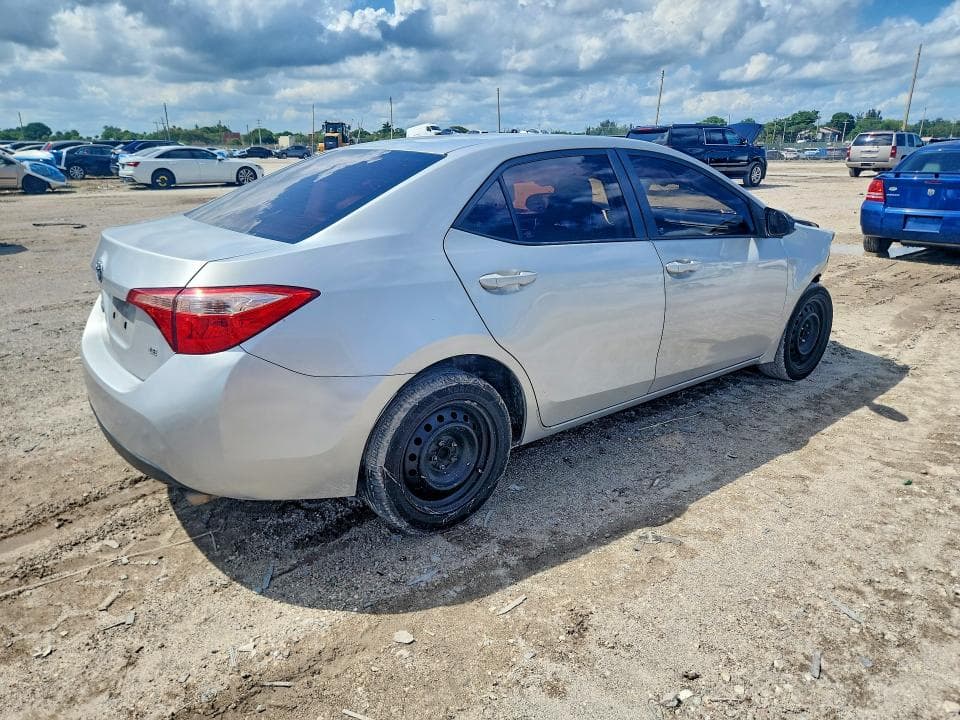 2017 TOYOTA COROLLA LE 3