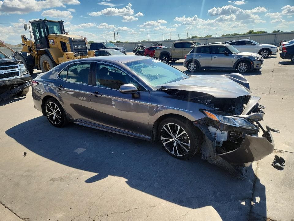 2018 TOYOTA CAMRY SE 4