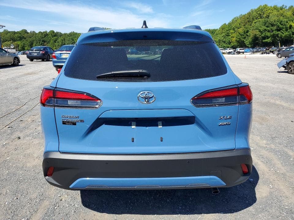 2026 TOYOTA COROLLA CROSS XLE 6