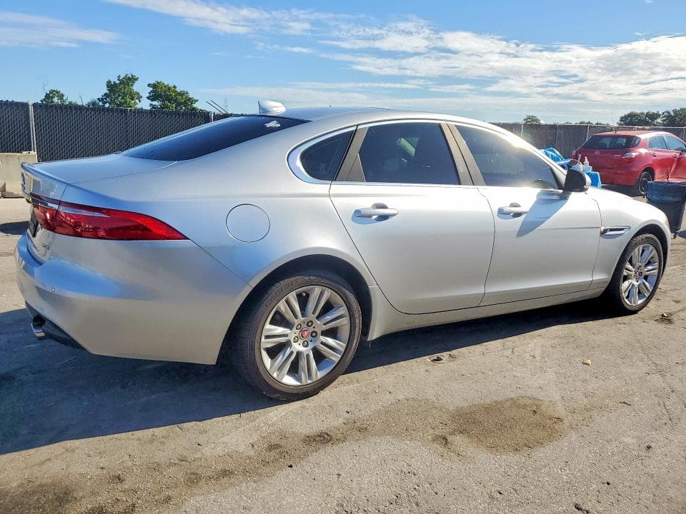 2017 JAGUAR XF PREMIUM 3