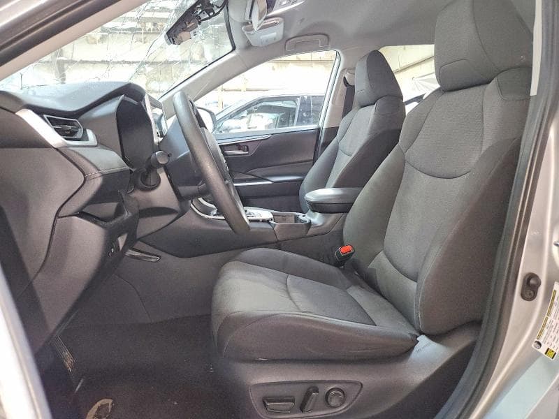2025 TOYOTA RAV4 XLE 7