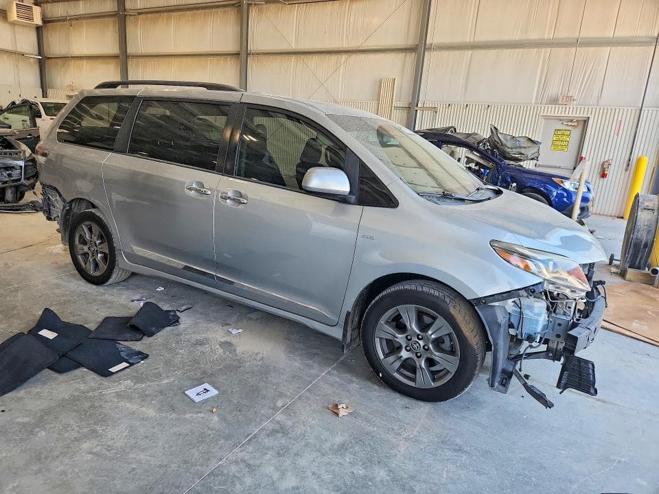2019 TOYOTA SIENNA SE PREMIUM 7-PASSENGER 4