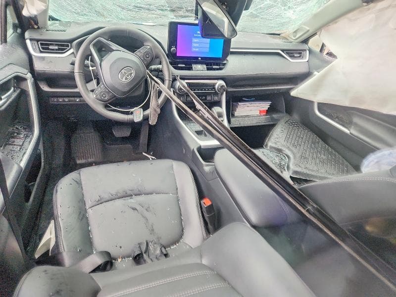2025 TOYOTA RAV4 XLE PREMIUM 8