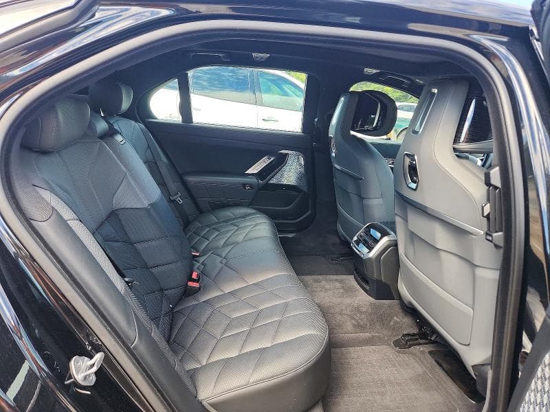 2024 BMW 760 XI 10