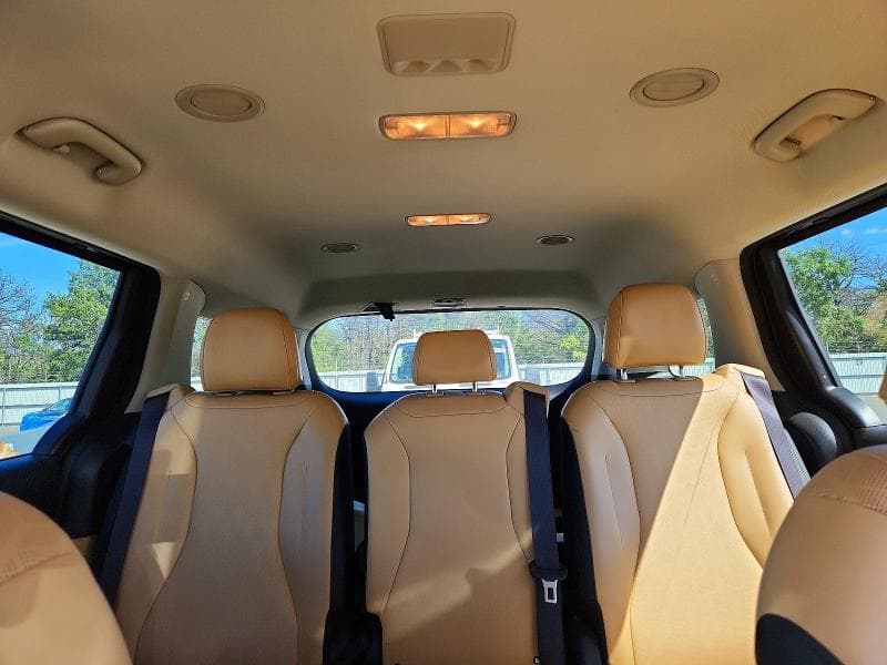 2024 KIA CARNIVAL LX 10