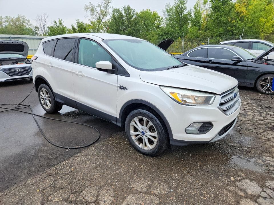 2017 FORD ESCAPE SE 4