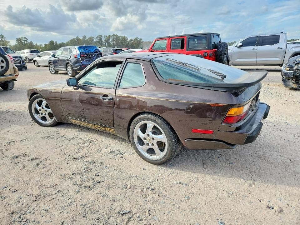 1985 PORSCHE 944 2