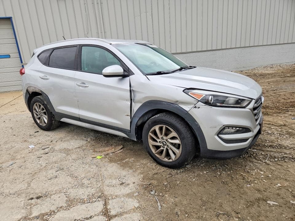 2017 HYUNDAI TUCSON SE 4