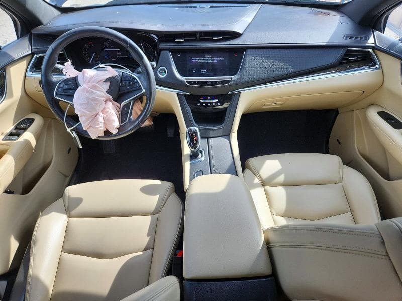 2017 CADILLAC XT5 8