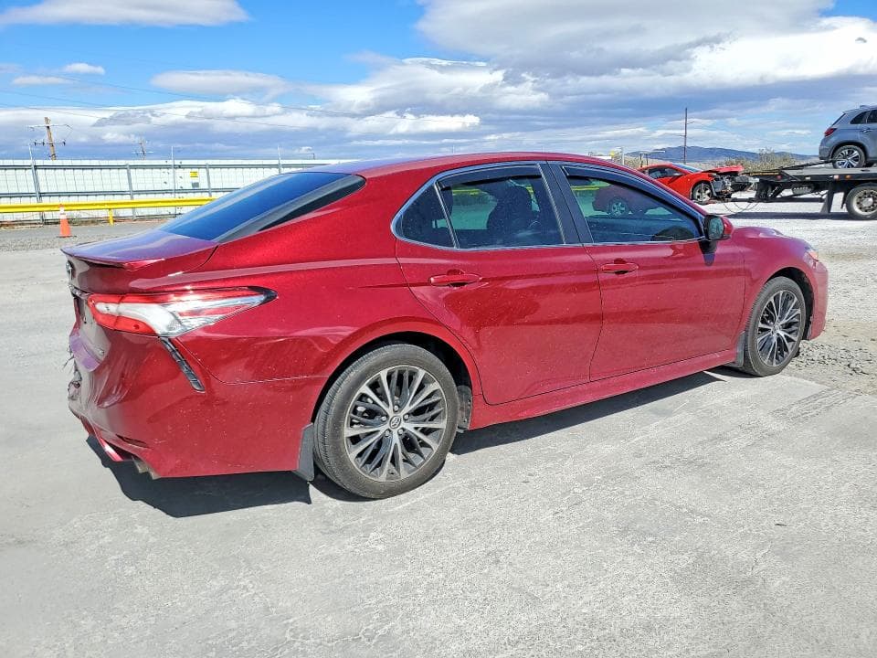 2018 TOYOTA CAMRY SE 3