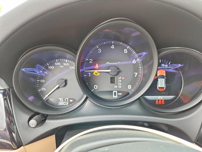 2025 PORSCHE MACAN BASE 9