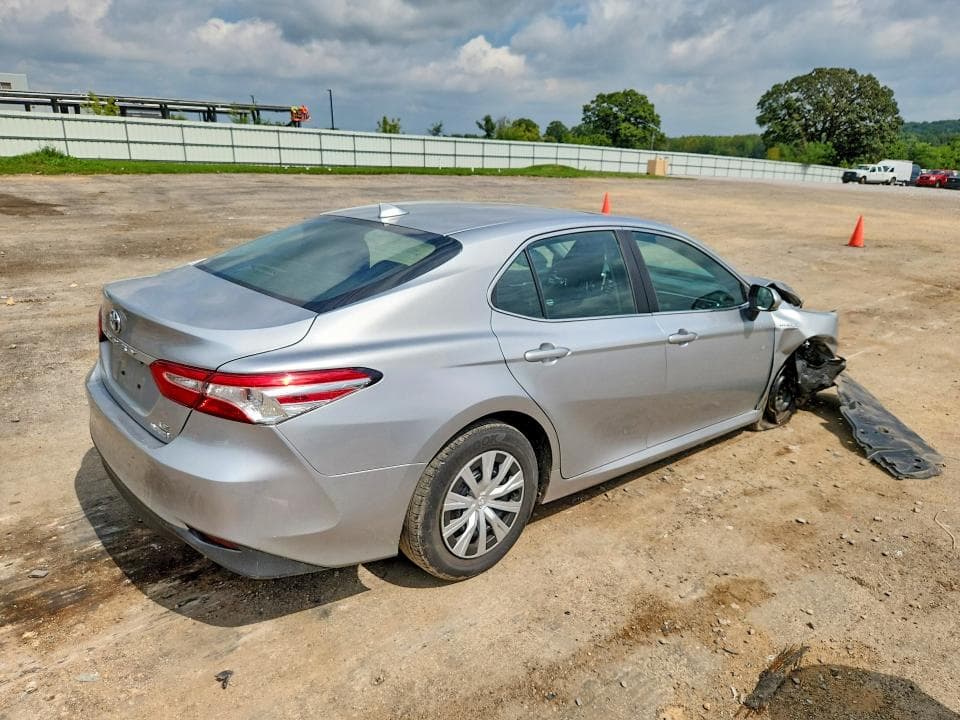2018 TOYOTA CAMRY HYBRID LE 3