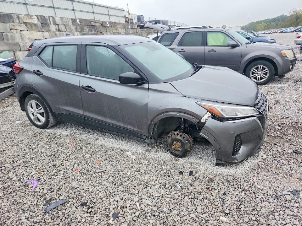 2023 NISSAN KICKS S 4