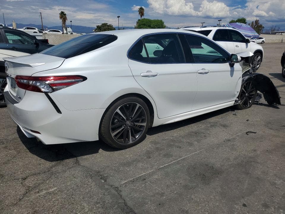 2018 TOYOTA CAMRY XSE 3