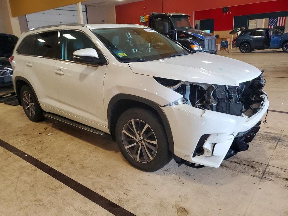 2017 TOYOTA HIGHLANDER XLE 4