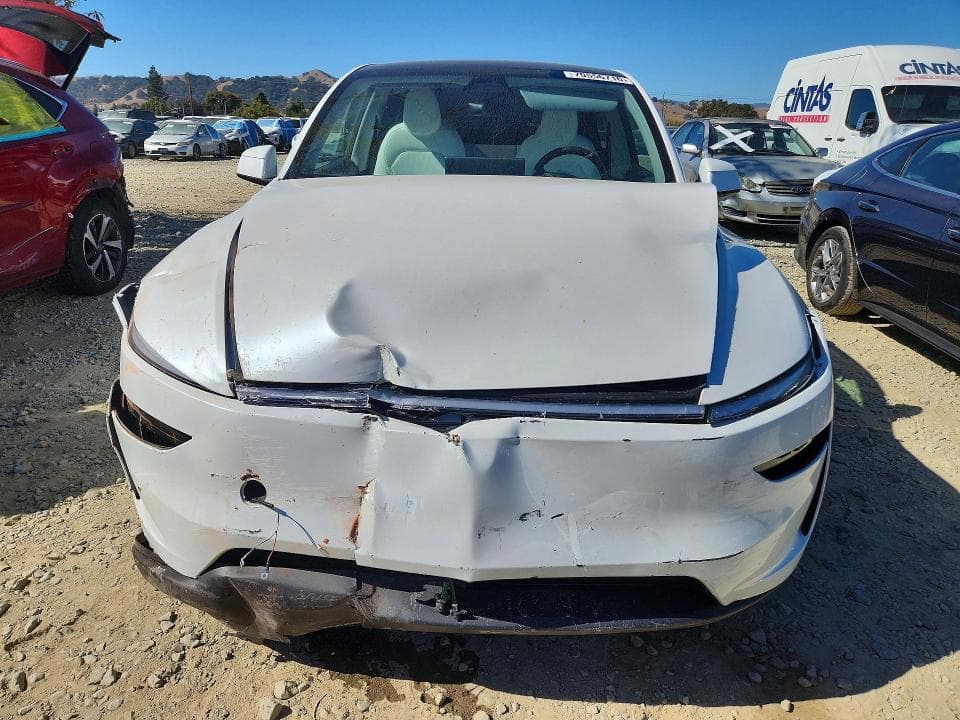 2026 TESLA MODEL Y 5