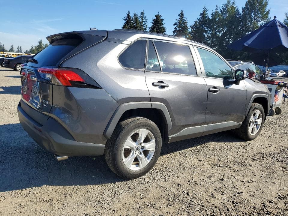 2020 TOYOTA RAV4 XLE 3