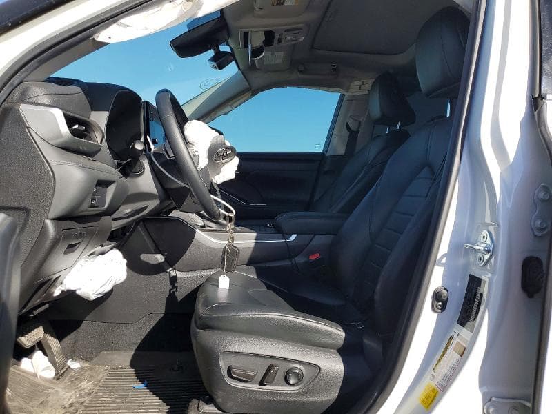 2021 TOYOTA HIGHLANDER XLE 7