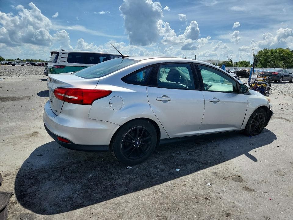 2017 FORD FOCUS SE 3