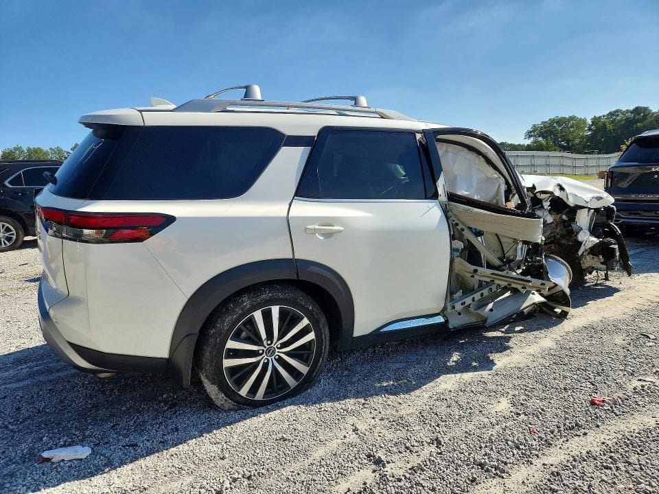 2024 NISSAN PATHFINDER PLATINUM 3