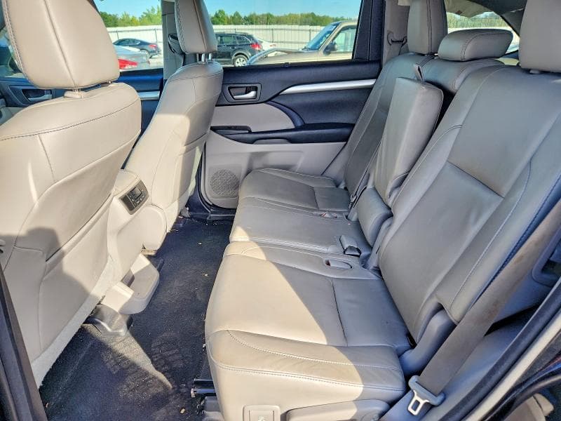 2017 TOYOTA HIGHLANDER XLE 11