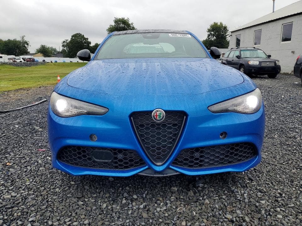 2022 ALFA ROMEO GIULIA SUPER 5