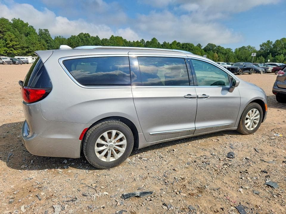 2019 CHRYSLER PACIFICA TOURING L 3