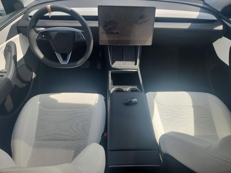 2026 TESLA MODEL Y 8