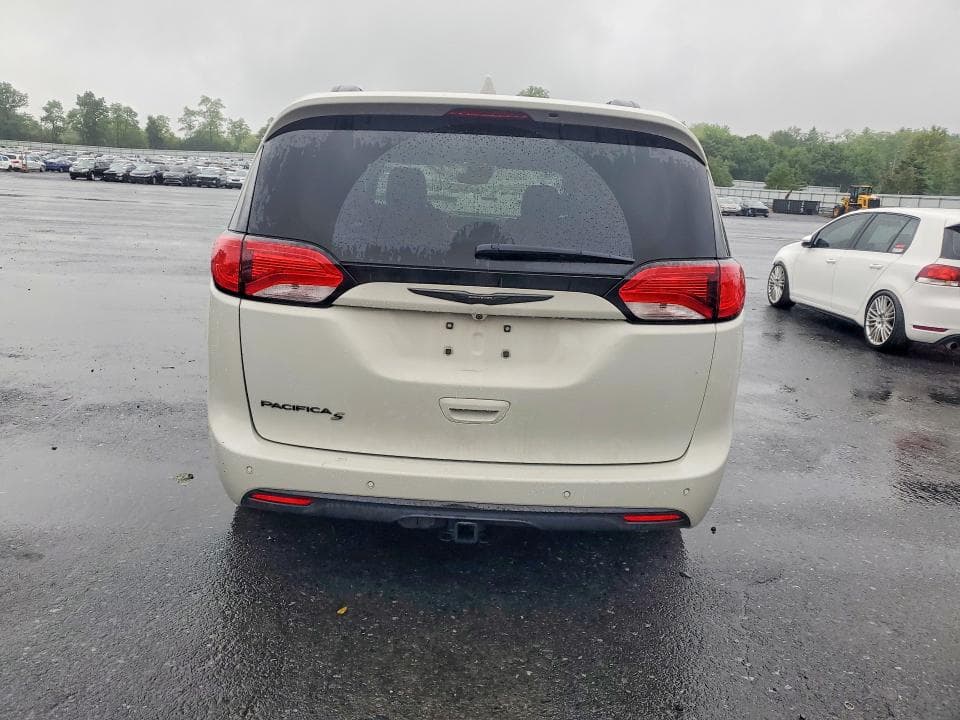 2019 CHRYSLER PACIFICA TOURING L 6
