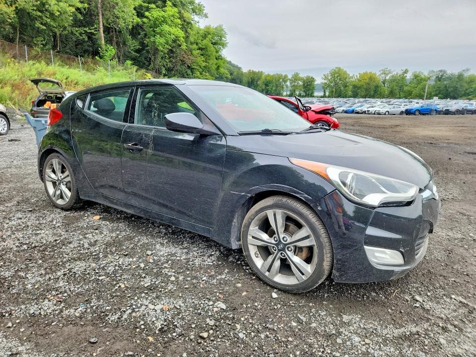 2017 HYUNDAI VELOSTER VALUE EDITION 4