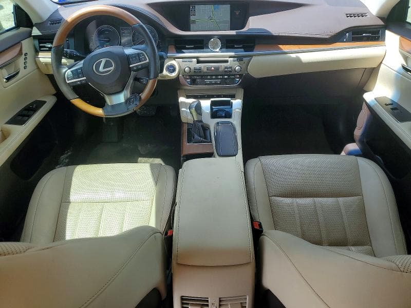 2017 LEXUS ES 300H 8