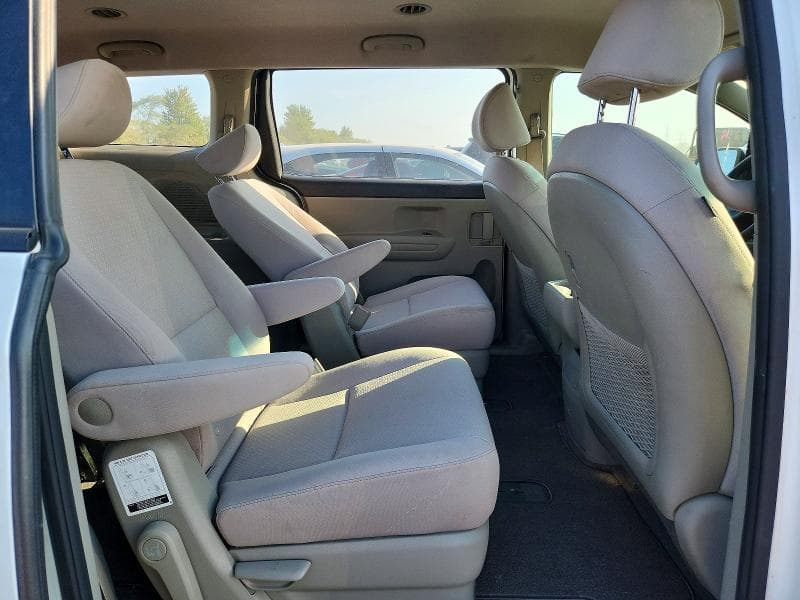 2017 KIA SEDONA L 11