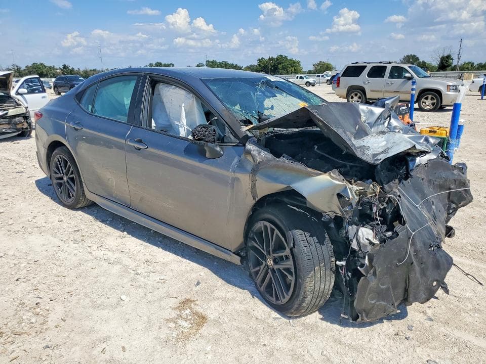 2026 TOYOTA CAMRY SE 4