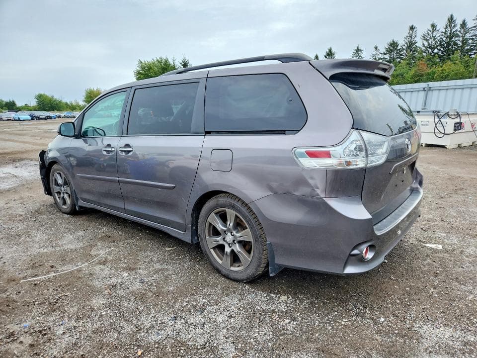 2017 TOYOTA SIENNA SE 2