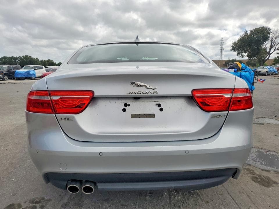 2017 JAGUAR XE 6