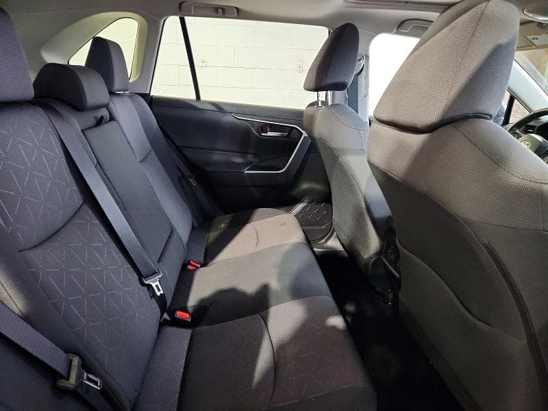 2019 TOYOTA RAV4 XLE 10