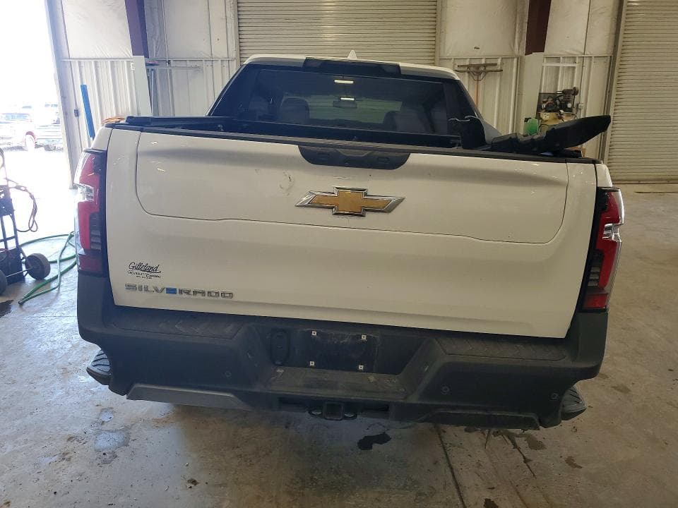 2025 CHEVROLET SILVERADO LT 6