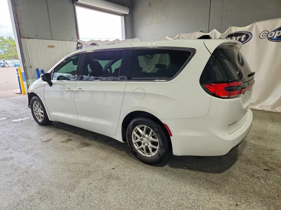 2027 CHRYSLER PACIFICA SELECT 2