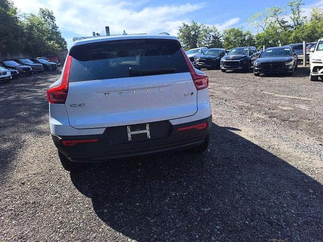 2026 VOLVO XC40 PLUS 6