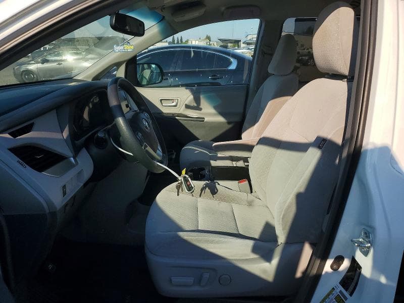 2017 TOYOTA SIENNA LE 7