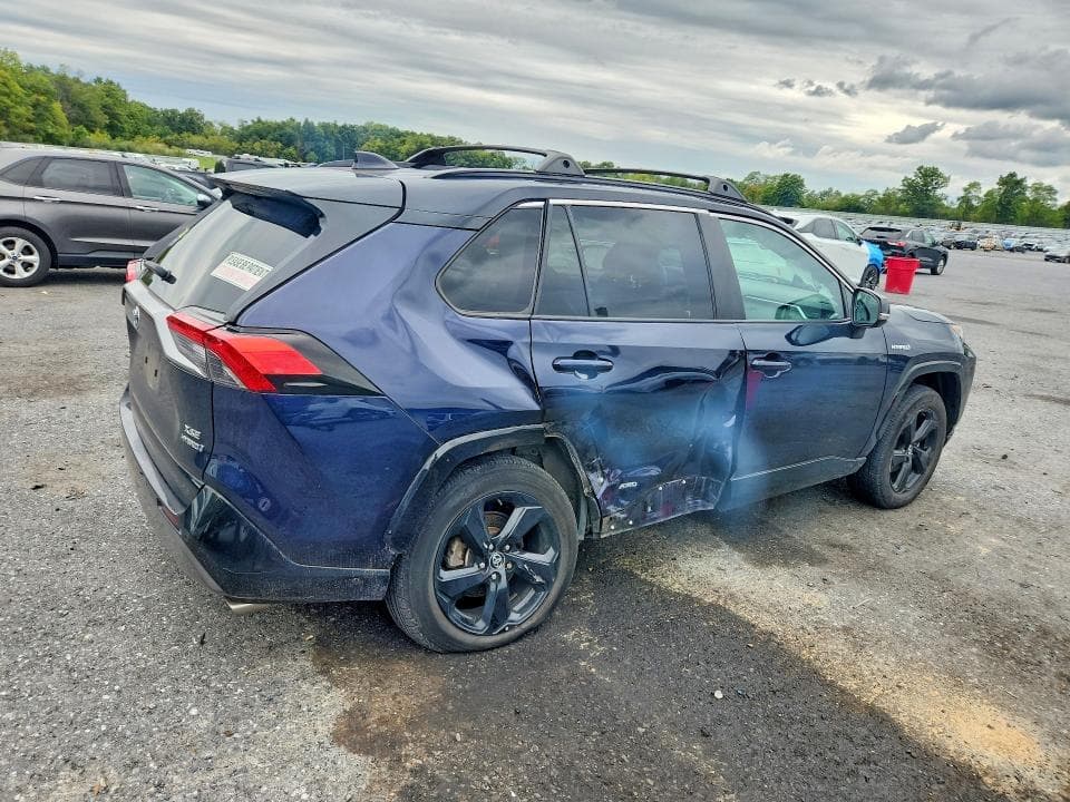 2020 TOYOTA RAV4 XSE 3