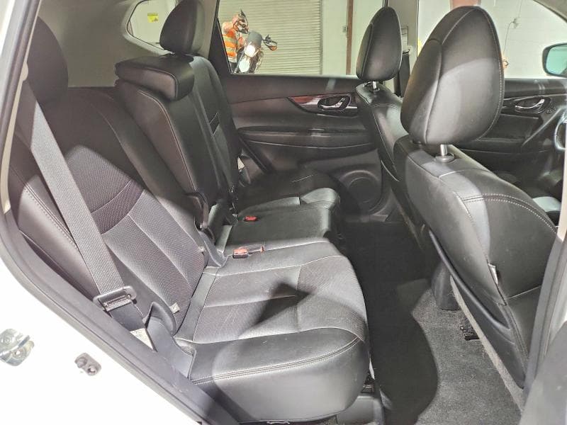 2017 NISSAN ROGUE SL 11