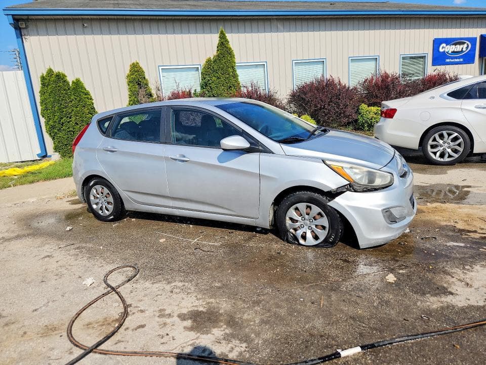 2017 HYUNDAI ACCENT SE 4