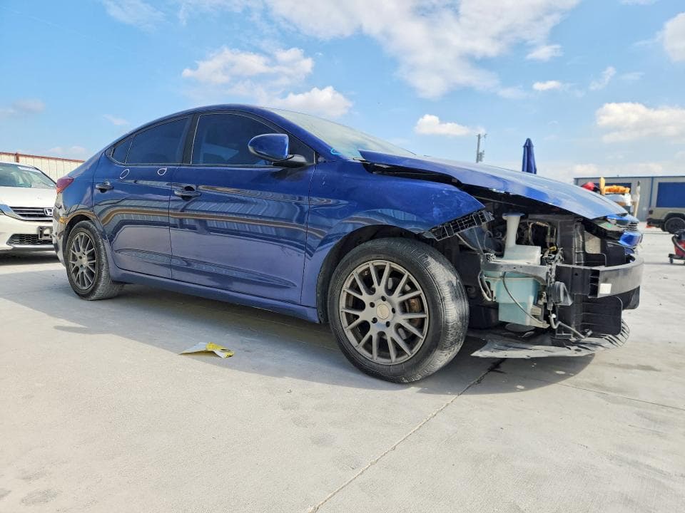 2019 HYUNDAI ELANTRA SE 4
