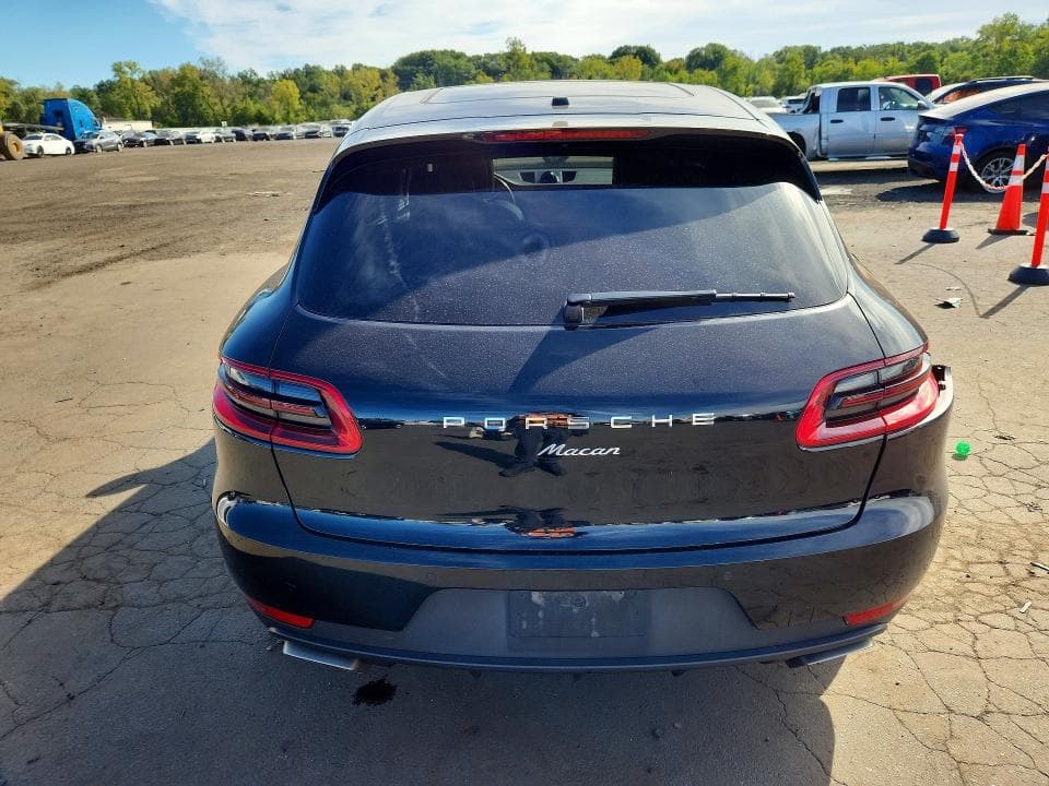 2018 PORSCHE MACAN 6