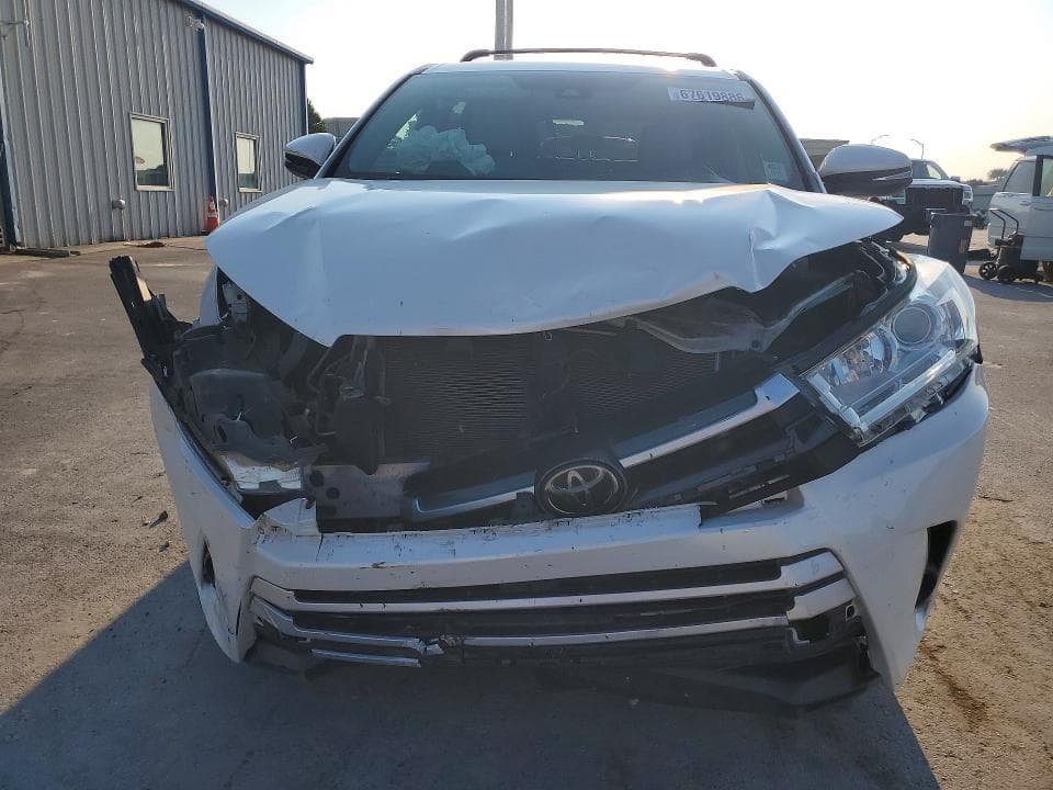 2019 TOYOTA HIGHLANDER LE 5